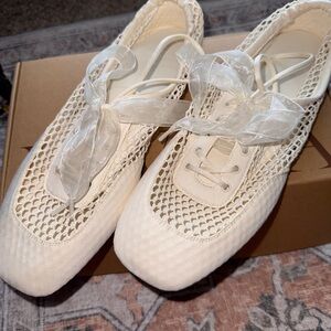 VIVAIA BRAND NEW MESH SHOES